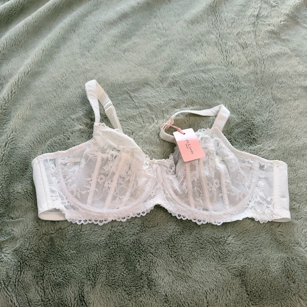 Chic White Lace Underwire Bra (NWT)